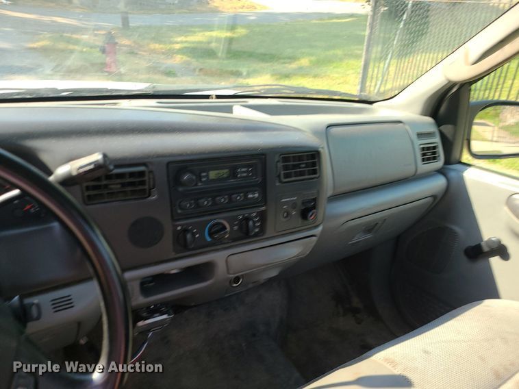 image for item MJ9350 2004 Ford F250 Super Duty XL  pickup truck