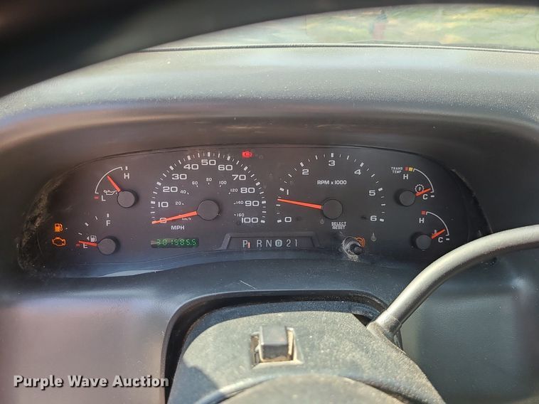 image for item MJ9350 2004 Ford F250 Super Duty XL  pickup truck