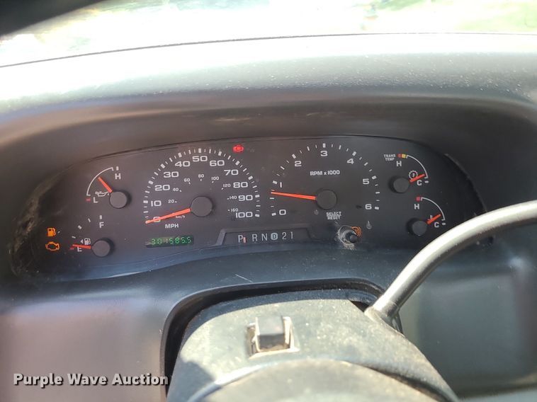 image for item MJ9350 2004 Ford F250 Super Duty XL  pickup truck