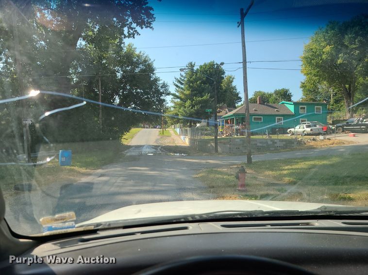 image for item MJ9350 2004 Ford F250 Super Duty XL  pickup truck