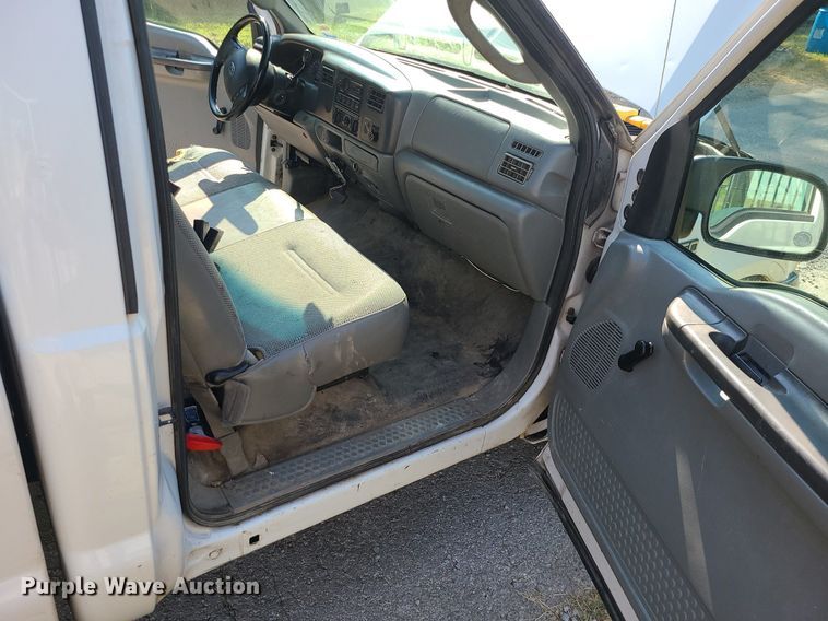 image for item MJ9350 2004 Ford F250 Super Duty XL  pickup truck