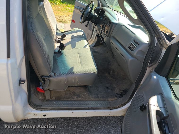 image for item MJ9350 2004 Ford F250 Super Duty XL  pickup truck