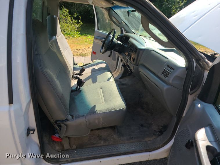 image for item MJ9350 2004 Ford F250 Super Duty XL  pickup truck