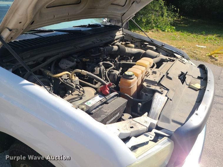 image for item MJ9350 2004 Ford F250 Super Duty XL  pickup truck