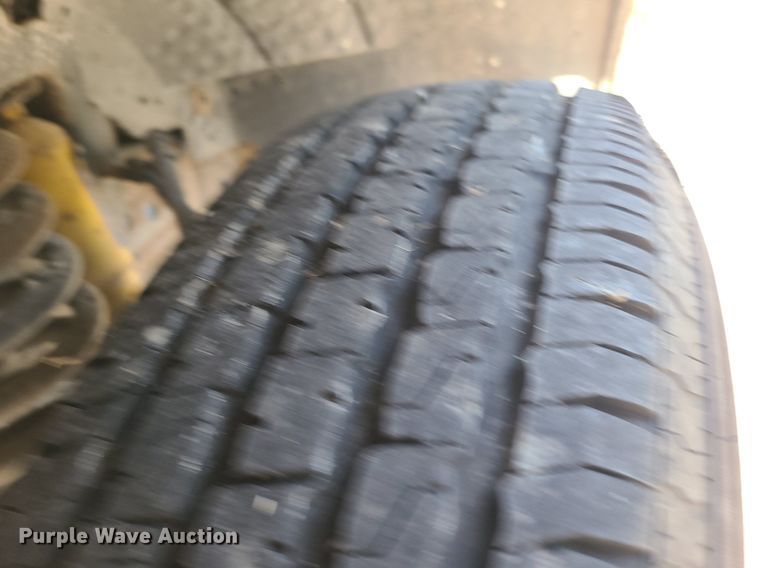 image for item MJ9350 2004 Ford F250 Super Duty XL  pickup truck