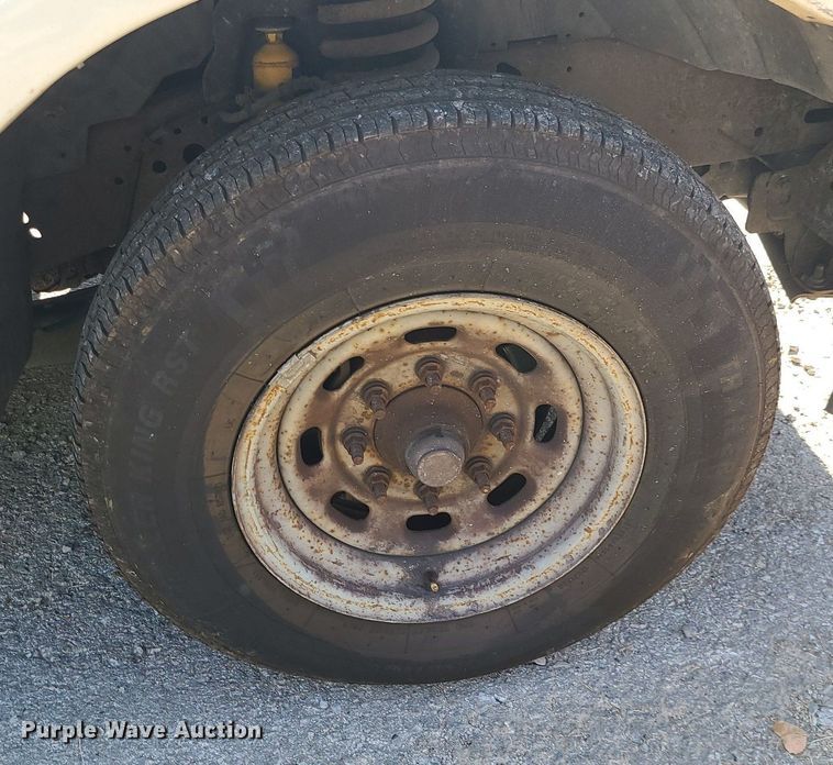 image for item MJ9350 2004 Ford F250 Super Duty XL  pickup truck