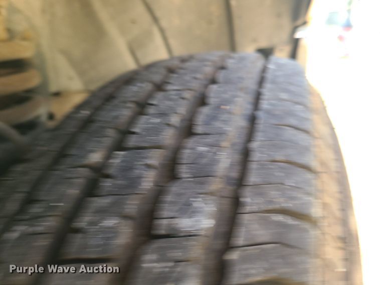 image for item MJ9350 2004 Ford F250 Super Duty XL  pickup truck