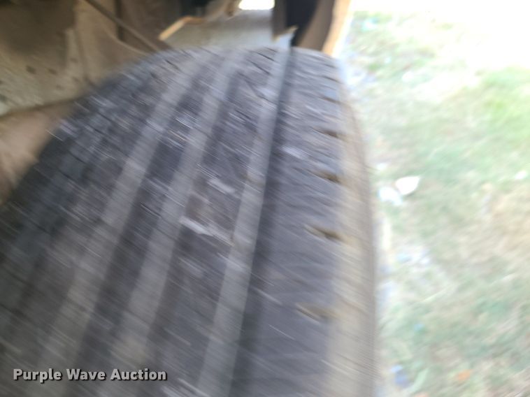 image for item MJ9350 2004 Ford F250 Super Duty XL  pickup truck