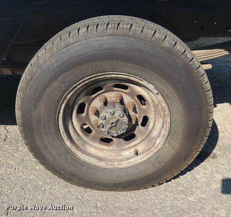 image for item MJ9350 2004 Ford F250 Super Duty XL  pickup truck