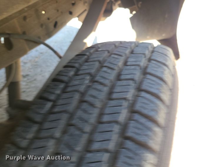 image for item MJ9350 2004 Ford F250 Super Duty XL  pickup truck