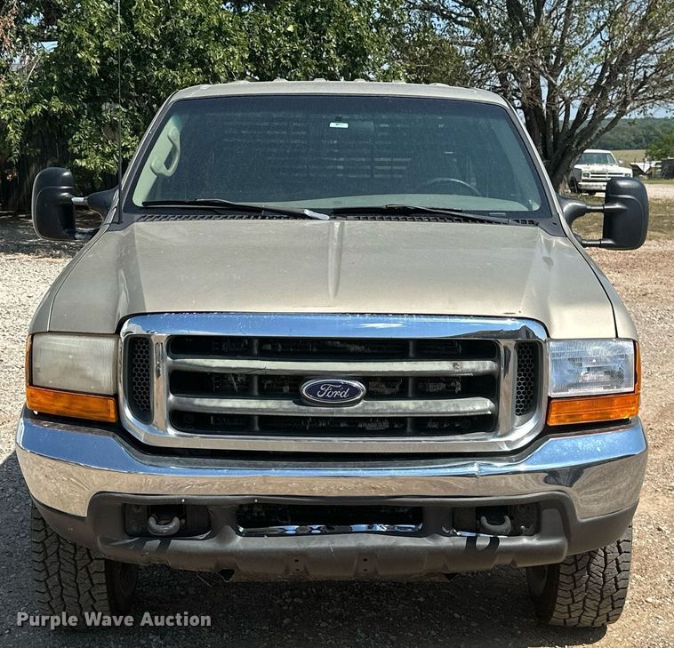 image for item ML9275 2000 Ford F250 Super Duty  Crew Cab bale bed pickup truck