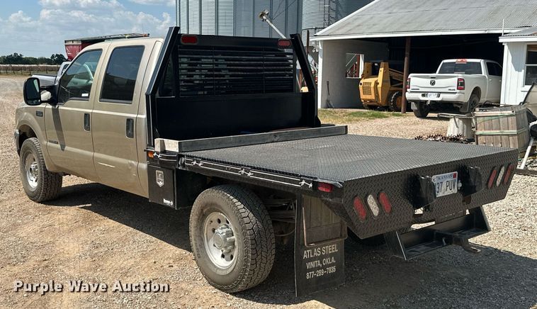 image for item ML9275 2000 Ford F250 Super Duty  Crew Cab bale bed pickup truck