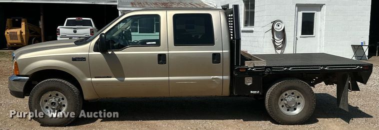 image for item ML9275 2000 Ford F250 Super Duty  Crew Cab bale bed pickup truck