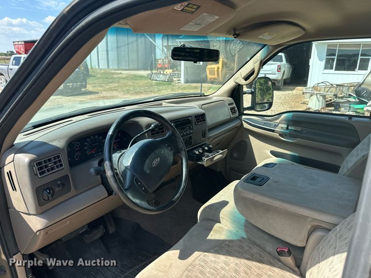 image for item ML9275 2000 Ford F250 Super Duty  Crew Cab bale bed pickup truck