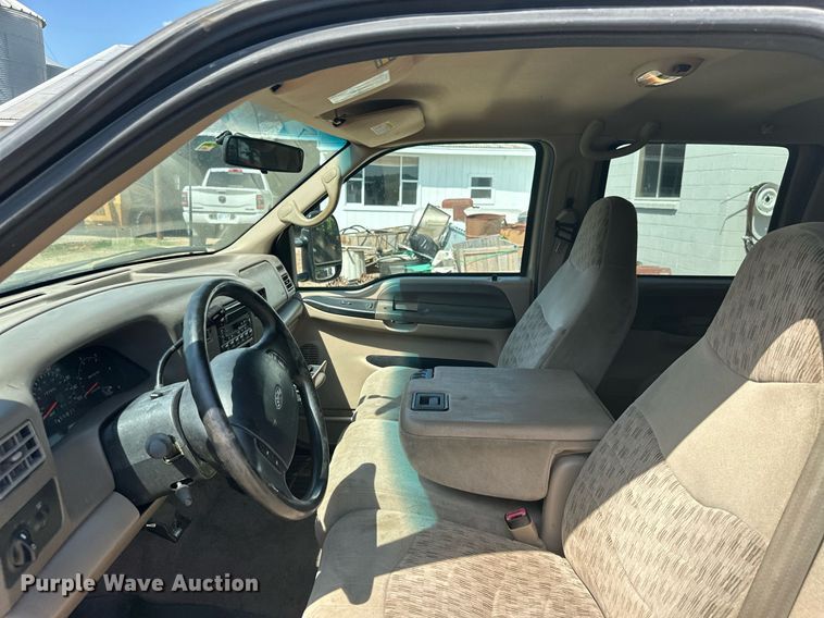 image for item ML9275 2000 Ford F250 Super Duty  Crew Cab bale bed pickup truck