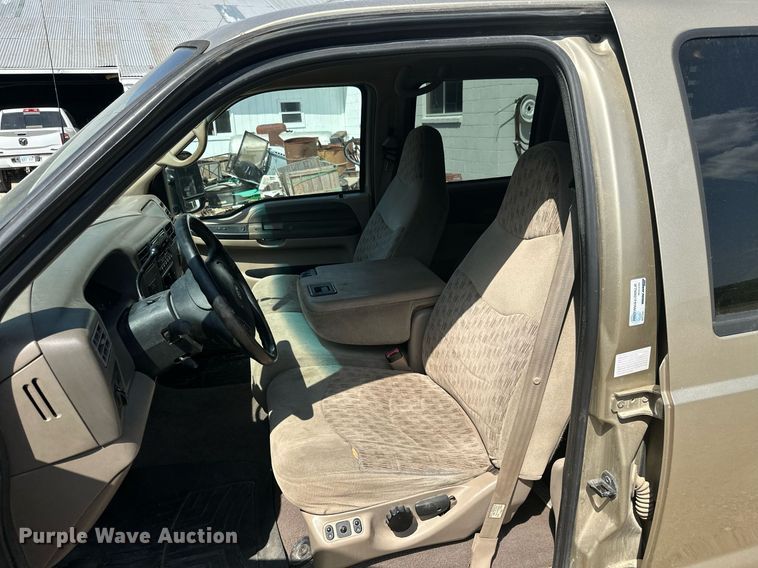 image for item ML9275 2000 Ford F250 Super Duty  Crew Cab bale bed pickup truck