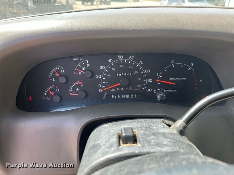 image for item ML9275 2000 Ford F250 Super Duty  Crew Cab bale bed pickup truck