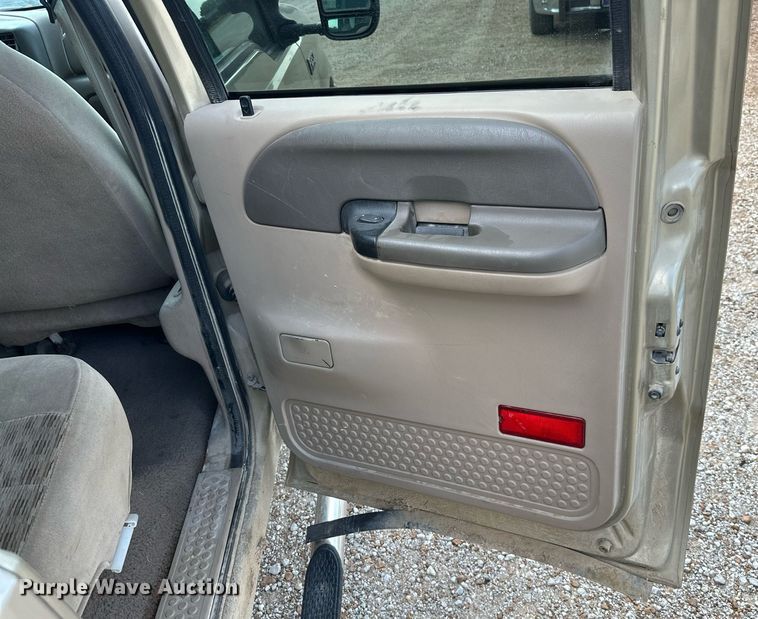 image for item ML9275 2000 Ford F250 Super Duty  Crew Cab bale bed pickup truck