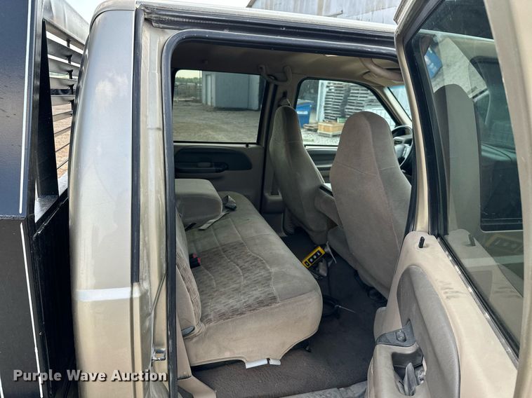 image for item ML9275 2000 Ford F250 Super Duty  Crew Cab bale bed pickup truck