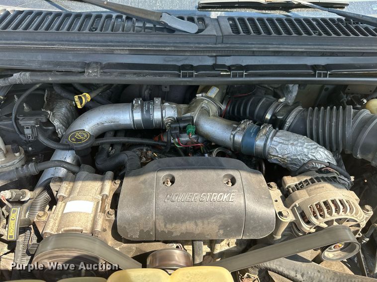 image for item ML9275 2000 Ford F250 Super Duty  Crew Cab bale bed pickup truck