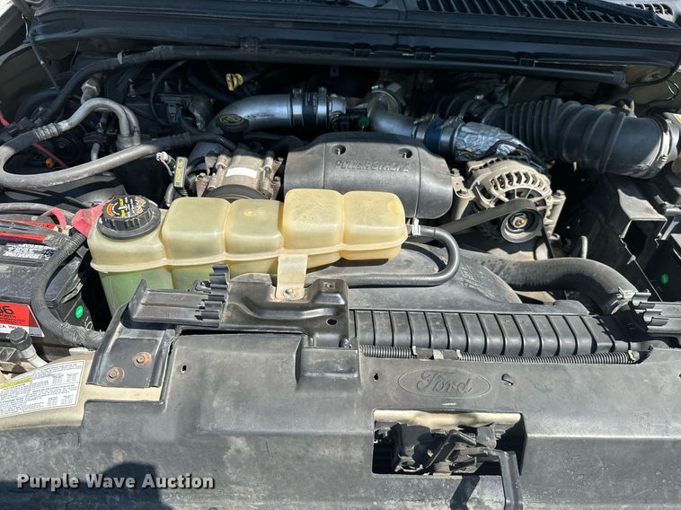 image for item ML9275 2000 Ford F250 Super Duty  Crew Cab bale bed pickup truck