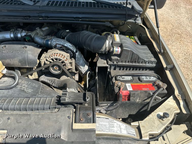 image for item ML9275 2000 Ford F250 Super Duty  Crew Cab bale bed pickup truck