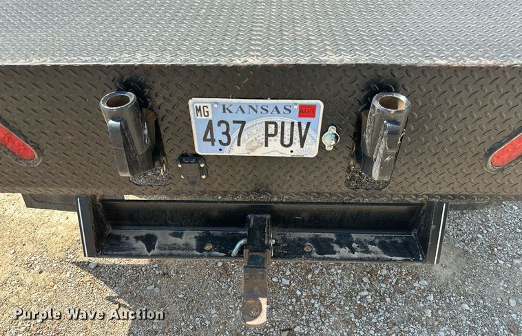 image for item ML9275 2000 Ford F250 Super Duty  Crew Cab bale bed pickup truck