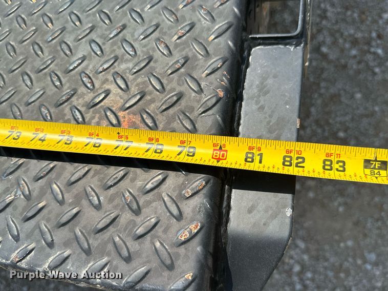 image for item ML9275 2000 Ford F250 Super Duty  Crew Cab bale bed pickup truck