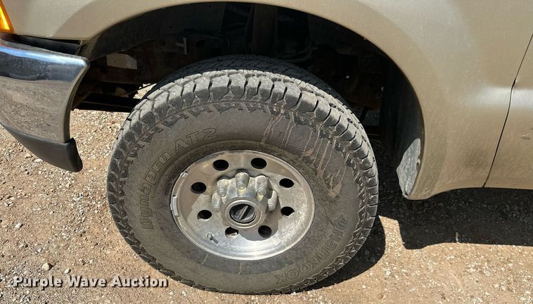 image for item ML9275 2000 Ford F250 Super Duty  Crew Cab bale bed pickup truck