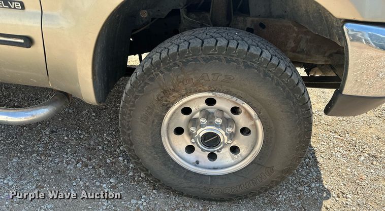 image for item ML9275 2000 Ford F250 Super Duty  Crew Cab bale bed pickup truck