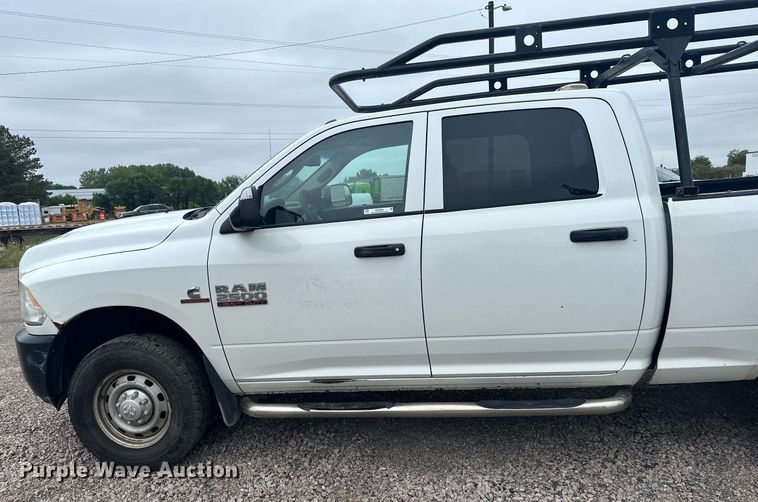 image for item MQ9395 2013 Dodge Ram 2500  Crew Cab pickup truck