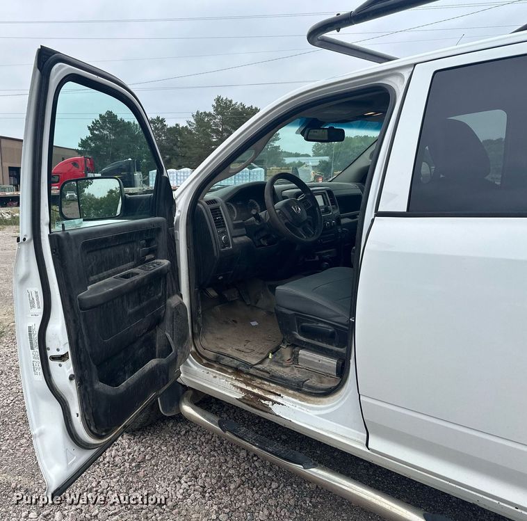 image for item MQ9395 2013 Dodge Ram 2500  Crew Cab pickup truck