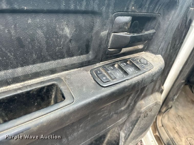 image for item MQ9395 2013 Dodge Ram 2500  Crew Cab pickup truck