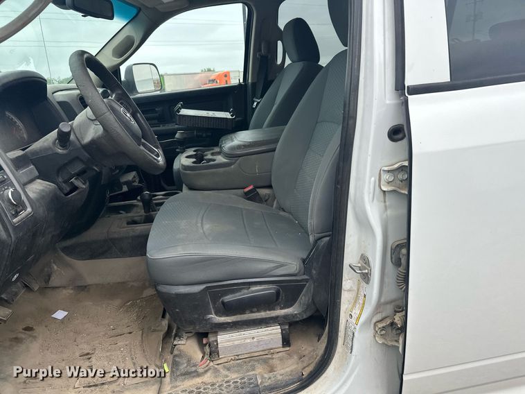 image for item MQ9395 2013 Dodge Ram 2500  Crew Cab pickup truck