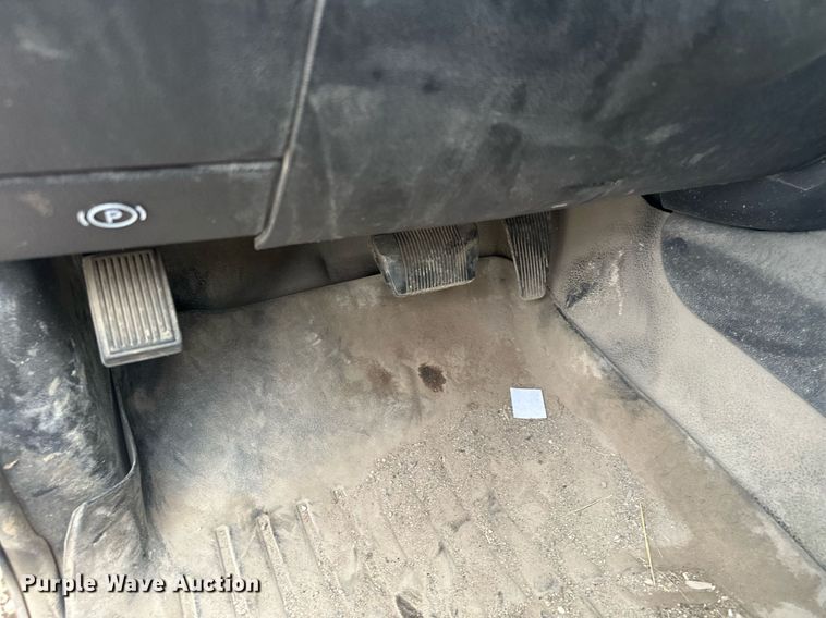 image for item MQ9395 2013 Dodge Ram 2500  Crew Cab pickup truck