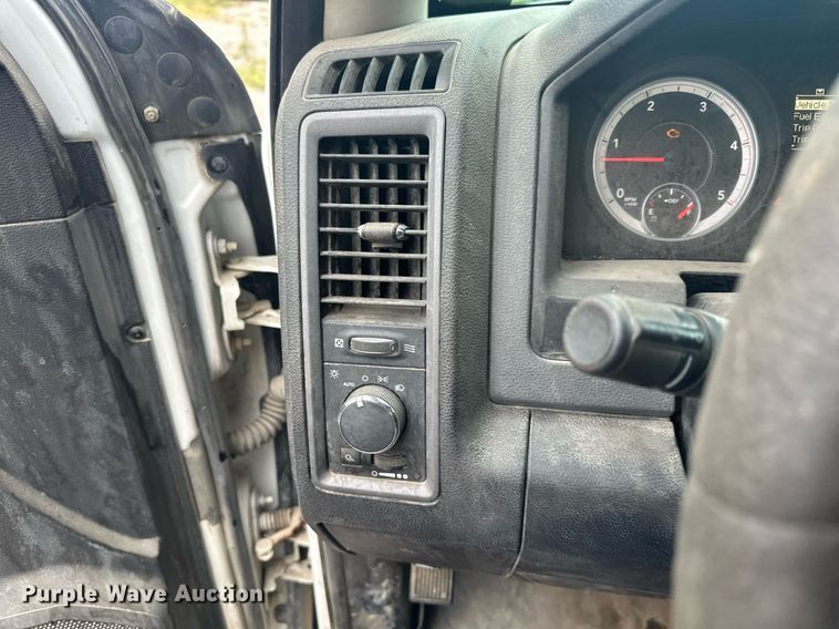 image for item MQ9395 2013 Dodge Ram 2500  Crew Cab pickup truck