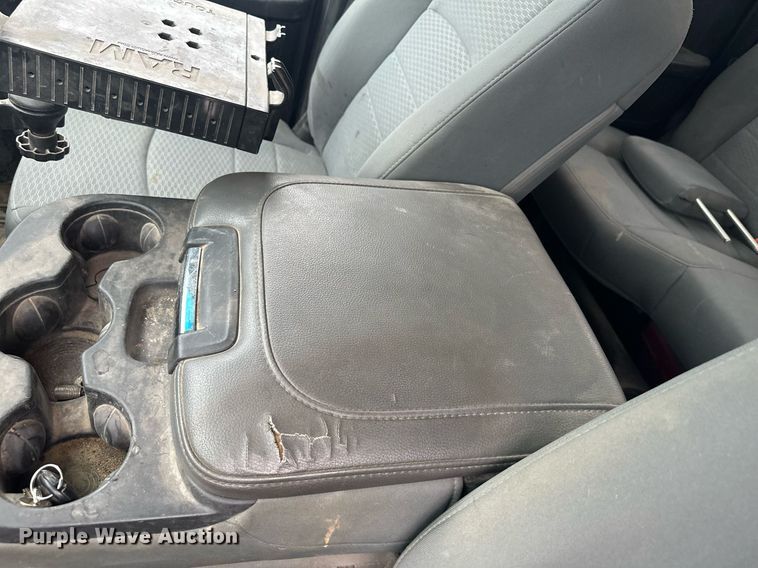 image for item MQ9395 2013 Dodge Ram 2500  Crew Cab pickup truck