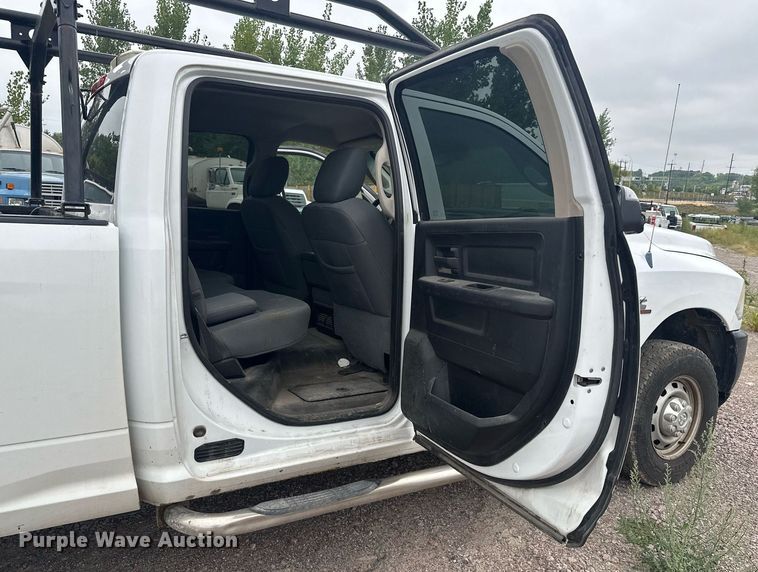 image for item MQ9395 2013 Dodge Ram 2500  Crew Cab pickup truck