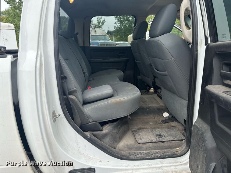 image for item MQ9395 2013 Dodge Ram 2500  Crew Cab pickup truck