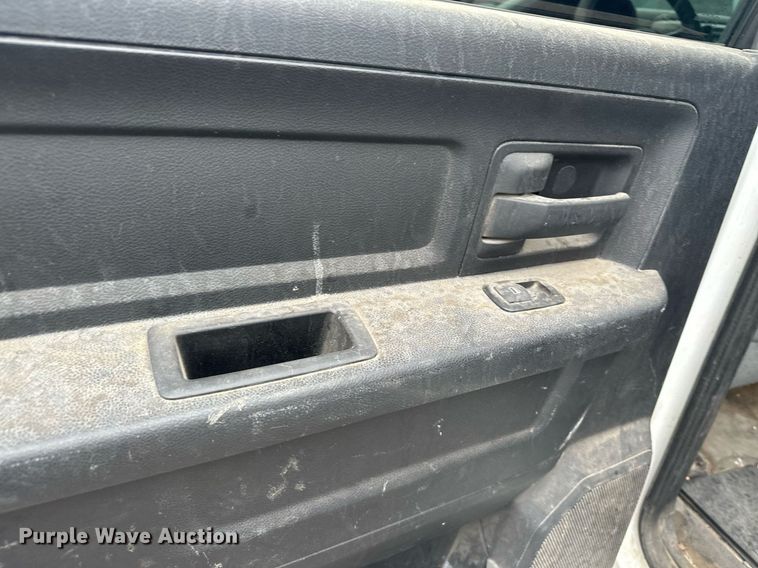 image for item MQ9395 2013 Dodge Ram 2500  Crew Cab pickup truck