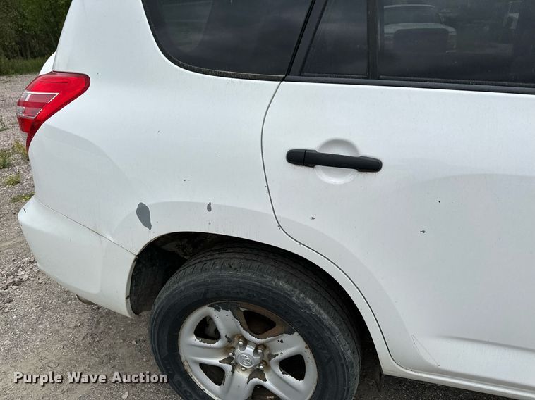 image for item MQ9401 2012 Toyota RAV4  SUV