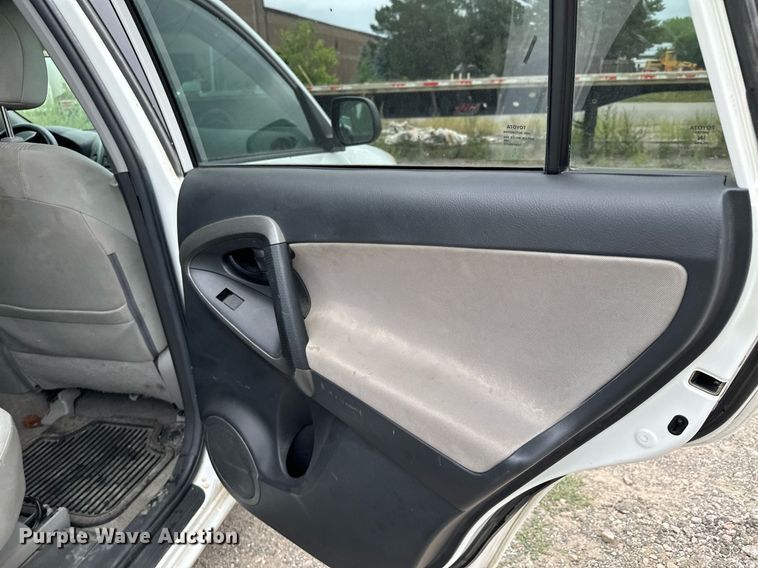 image for item MQ9401 2012 Toyota RAV4  SUV