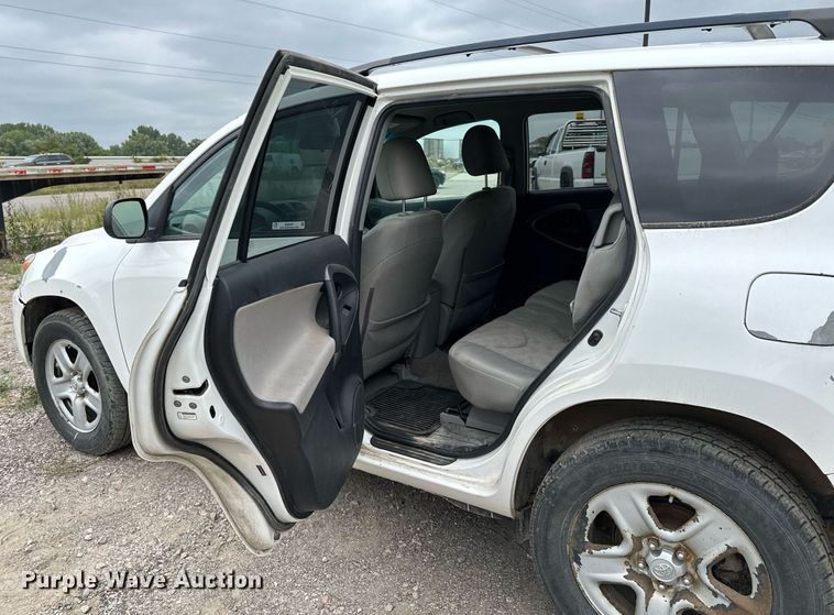 image for item MQ9401 2012 Toyota RAV4  SUV