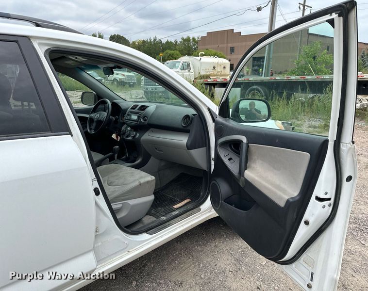 image for item MQ9401 2012 Toyota RAV4  SUV