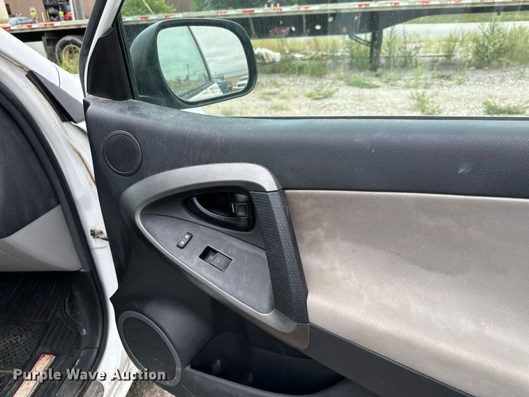 image for item MQ9401 2012 Toyota RAV4  SUV