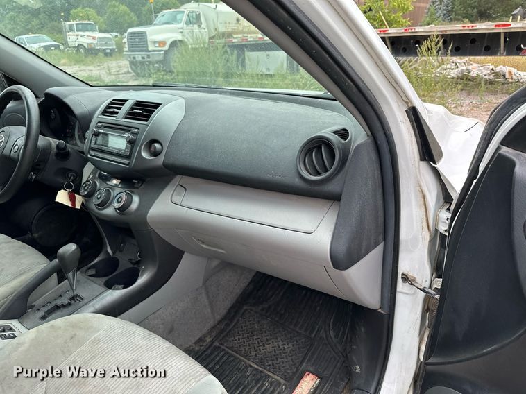 image for item MQ9401 2012 Toyota RAV4  SUV