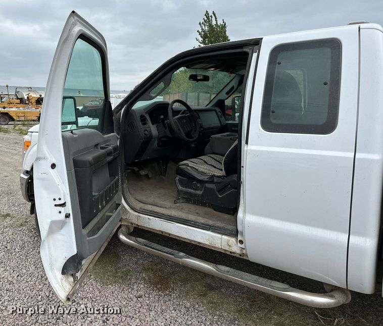 image for item MQ9408 2015  Ford F250 Super Duty  Ext. Cab pickup truck