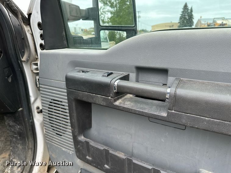 image for item MQ9408 2015  Ford F250 Super Duty  Ext. Cab pickup truck