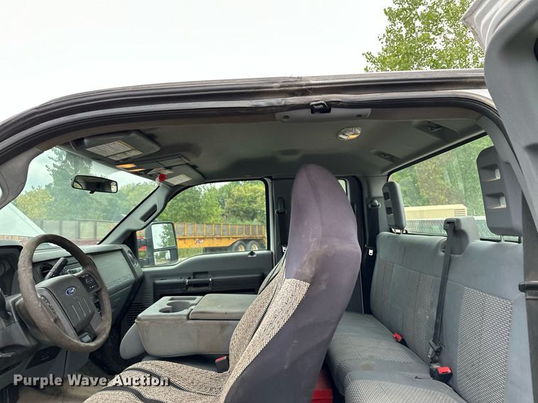 image for item MQ9408 2015  Ford F250 Super Duty  Ext. Cab pickup truck