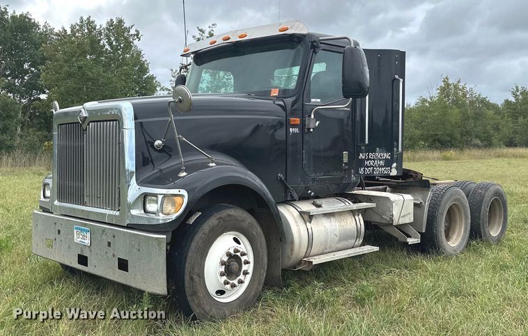 image for item MQ9429 2006 International 9900i  semi truck